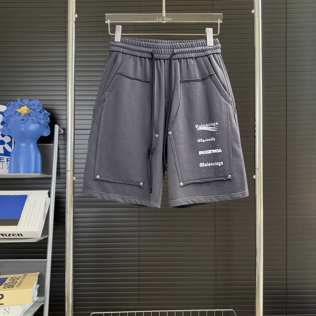 Balenciaga's three-standard complete 2026 summer New Arrival men's casual shorts, advanced custom-made Breathable fabric, Breathable fabric, extremely stretchy and comfortable, impeccable details, top-grade accessories, original logo design concept, delicate and soft feel! The upper body fit is awesome! Size: M-XXXL Please state your height and weight when ordering